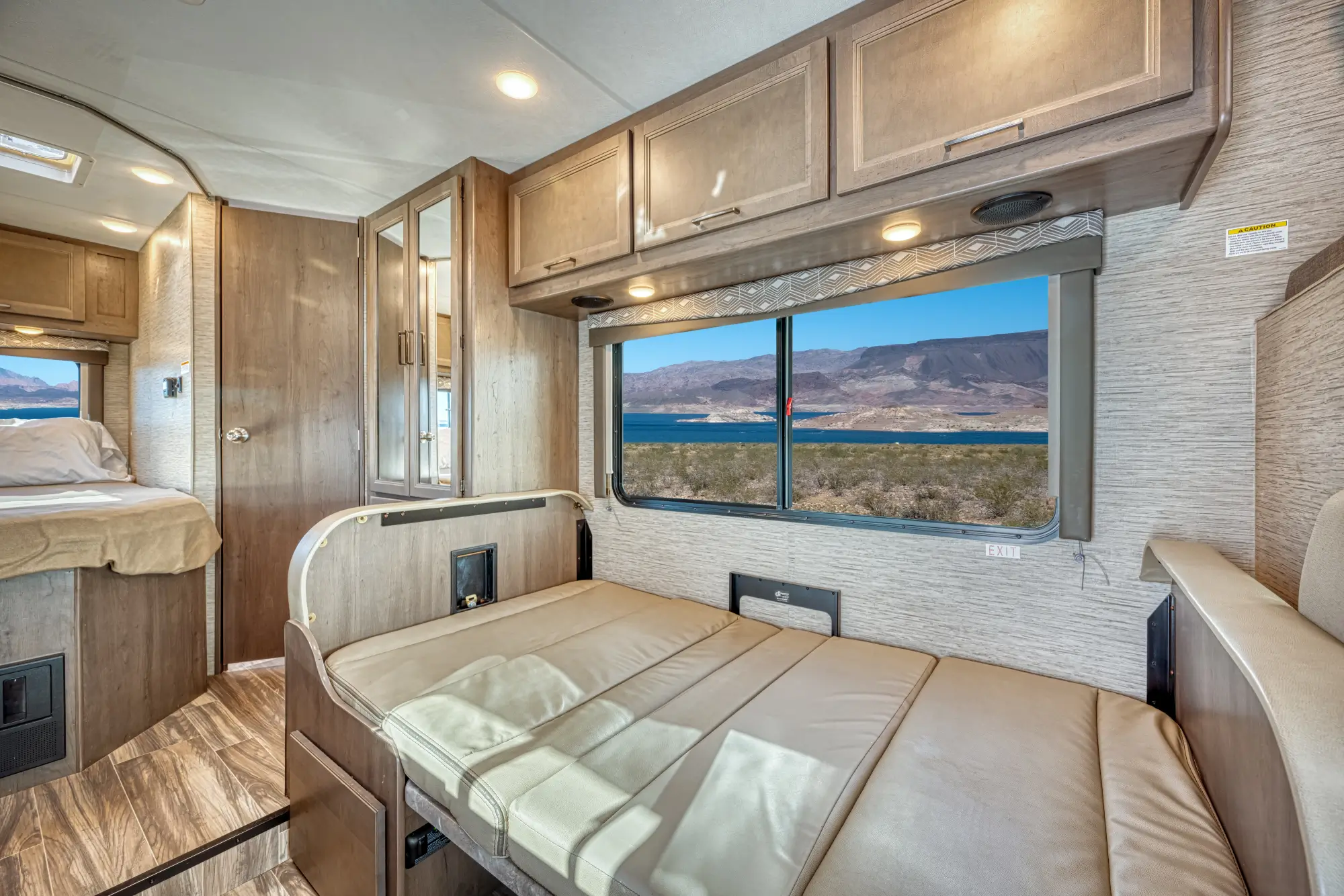 El Monte C-Small - Dinette/Bed | Campers Amerika