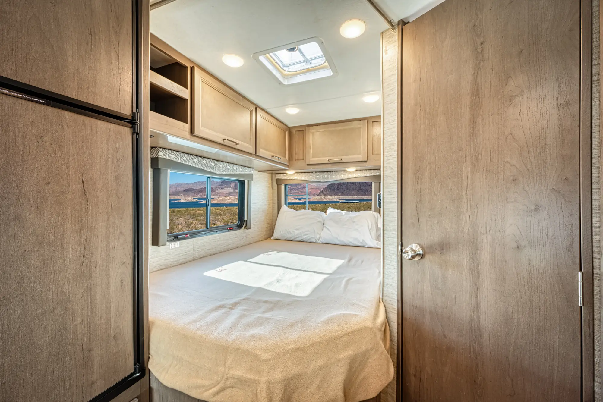 El Monte C-Small - Bed achterzijde | Campers Amerika