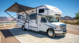 El Monte C-Large 2025-2026 met luifel | Campers Amerika