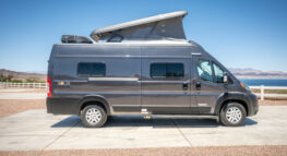 El Monte B20-22 exterieur zijkant | Campers Amerika