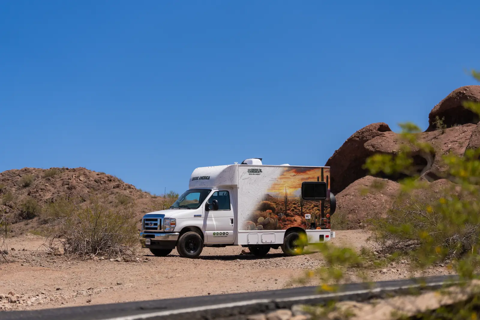 Cruise C18 exterieur uitzicht woestijn | Campers Amerika